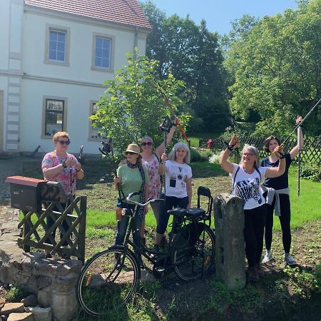 Stara Szkola Debowy Gaj The Old School Debowy Gaj Panzió Lwowek Slaski Kültér fotó